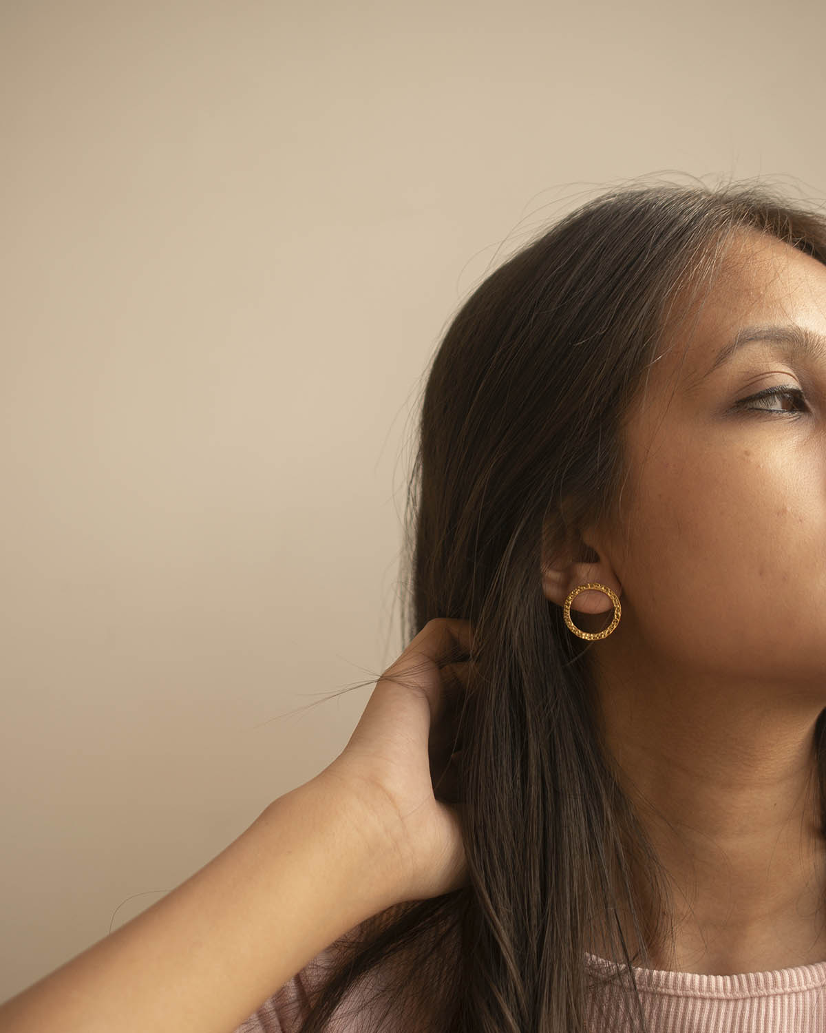 HAMMERED CIRCLE EARRINGS