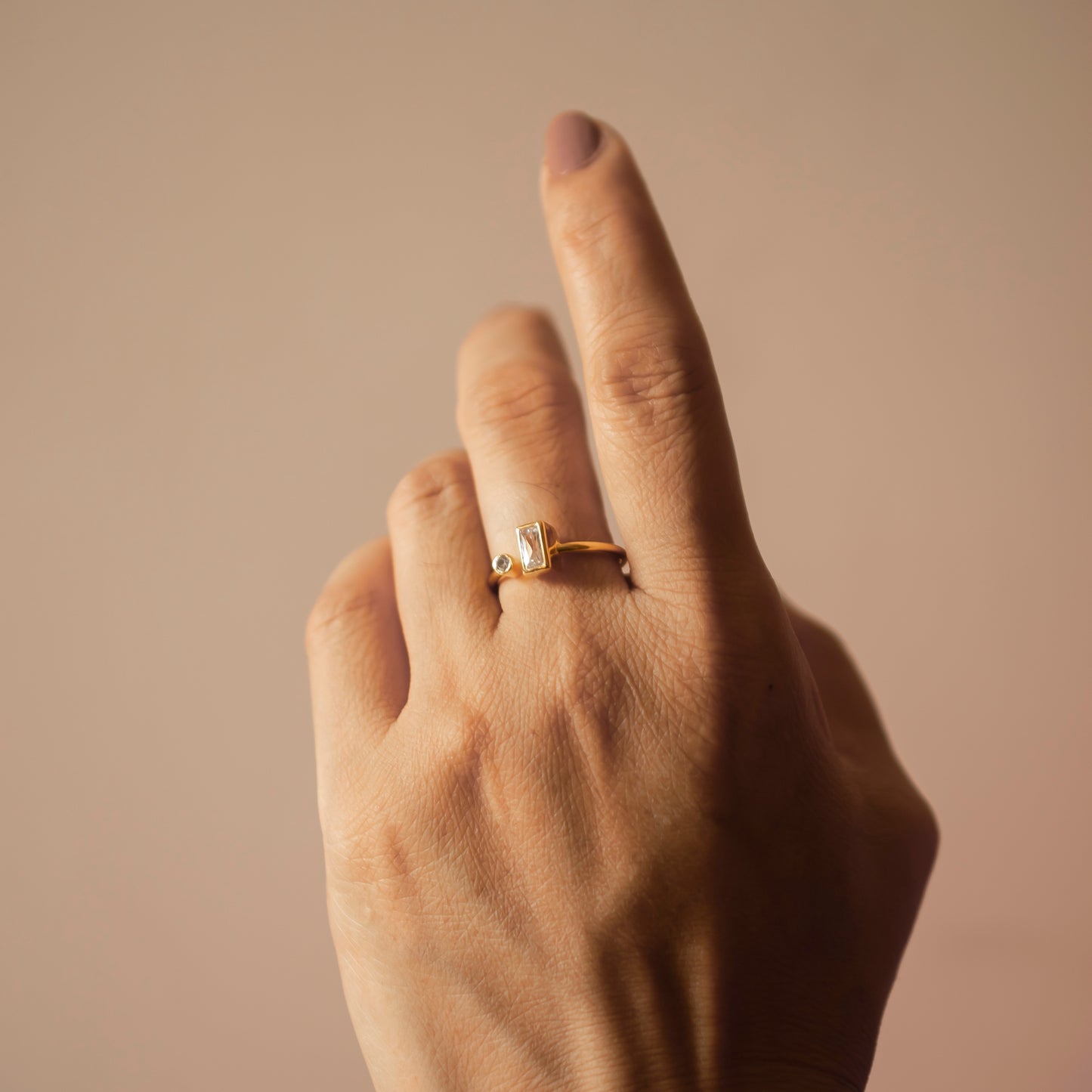 OPEN BAGUETTE & BRILLIANT ROUND GOLD RING