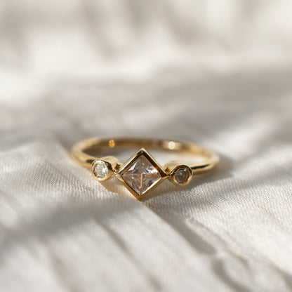 FLORENCE PRINCESS SOLITAIRE GOLD RING