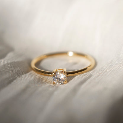 PRONG BRILLIANT ROUND SOLITAIRE GOLD RING