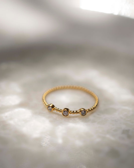 TWISTED SLIM DIAMOND 14K GOLD RING