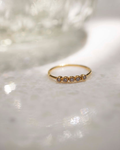 FIVE DIAMOND 14K GOLD RING