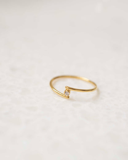 FLOATING DIAMOND 14K GOLD RING