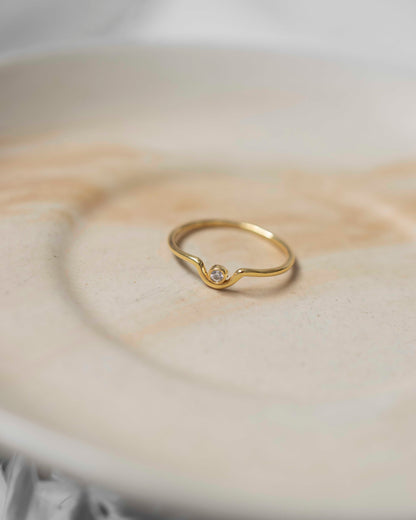 TINY CURVE DIAMOND 14K GOLD RING