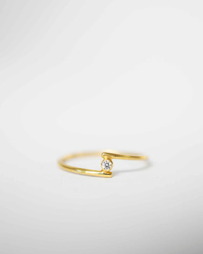 FLOATING DIAMOND 14K GOLD RING