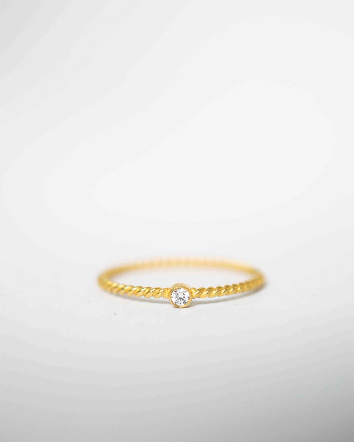 TWISTED TINY DIAMOND 14K GOLD RING