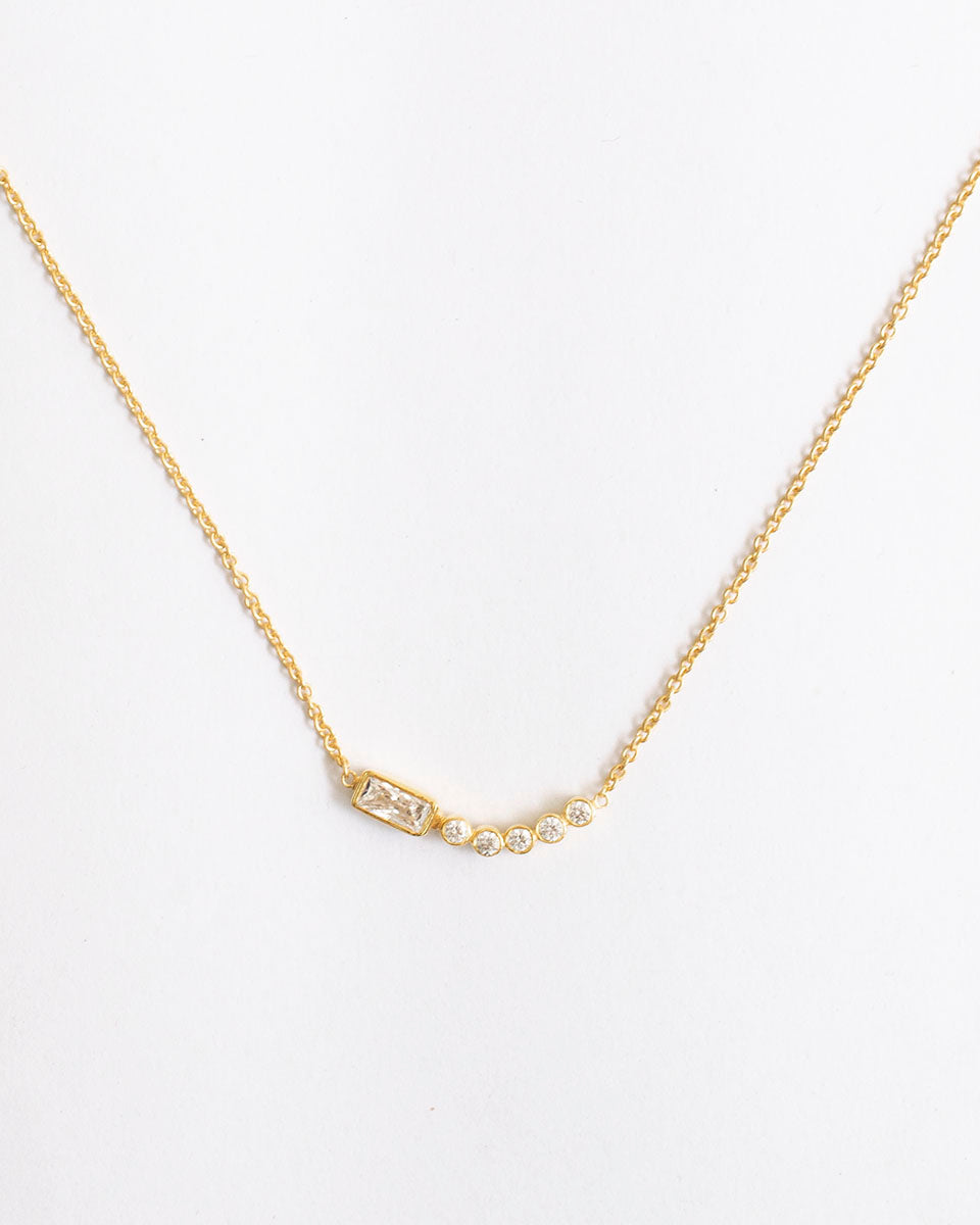 BAGUETTE CURVE NECKLACE