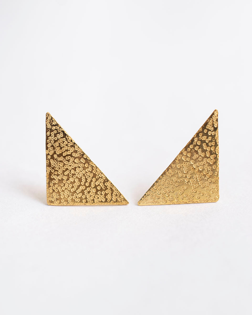 HAMMERED ANGLE STUD EARRINGS