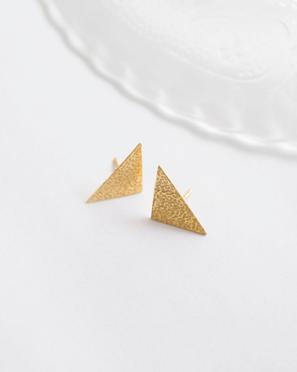 HAMMERED ANGLE STUD EARRINGS