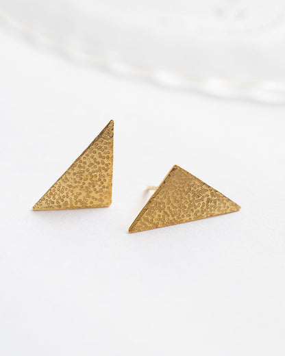 HAMMERED ANGLE STUD EARRINGS