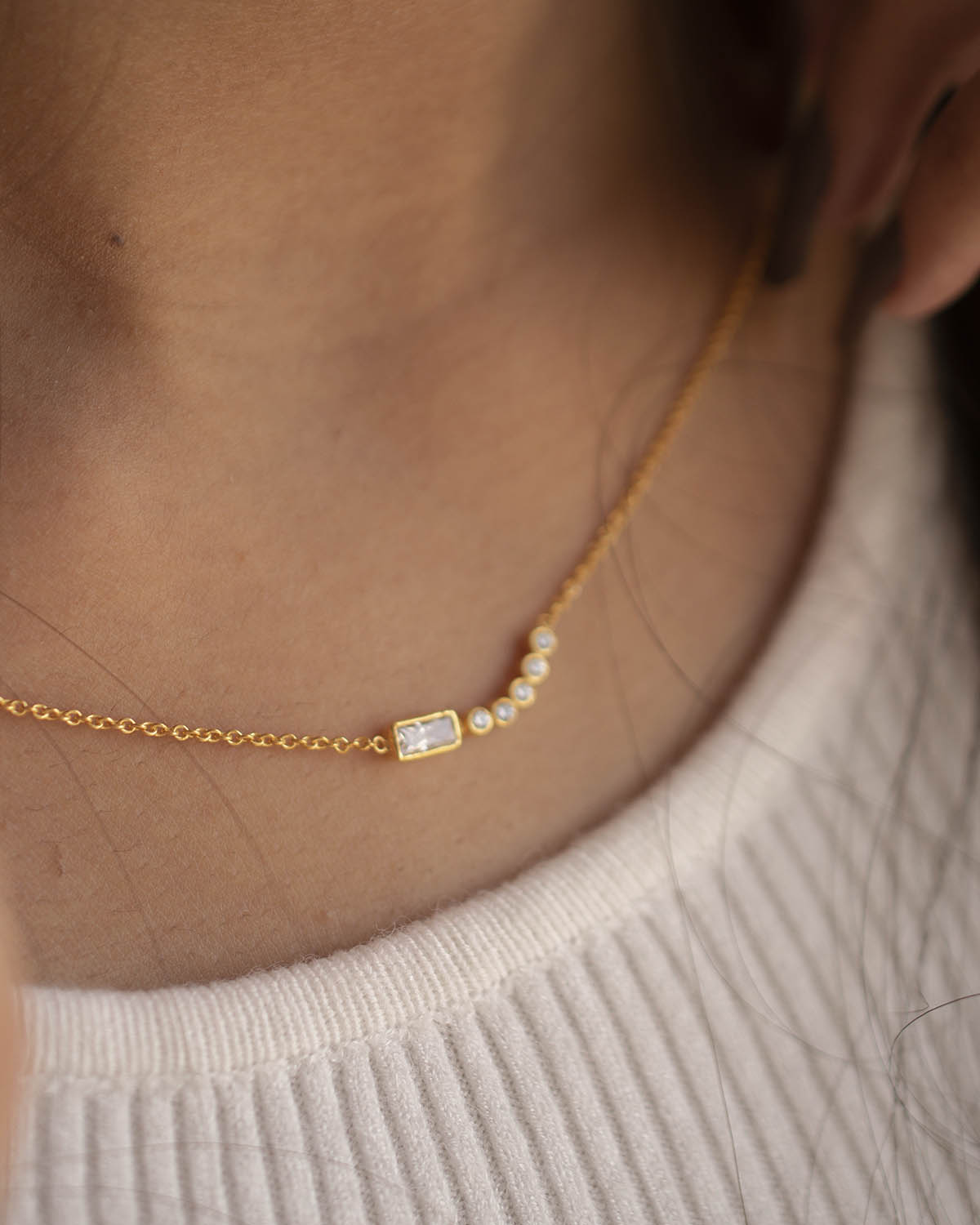 BAGUETTE CURVE NECKLACE