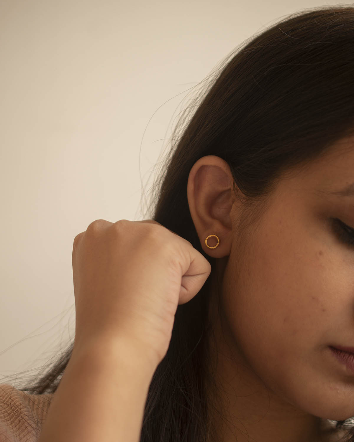 CIRCLE WIRE EARRINGS