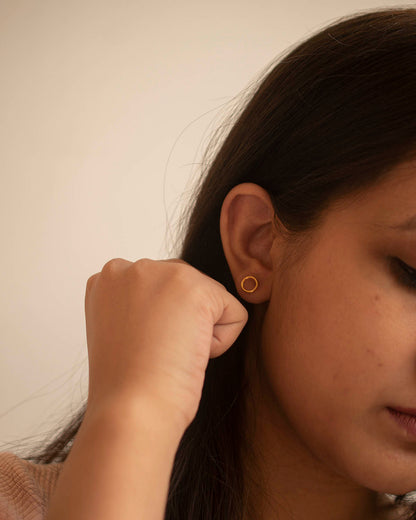 CIRCLE WIRE EARRINGS