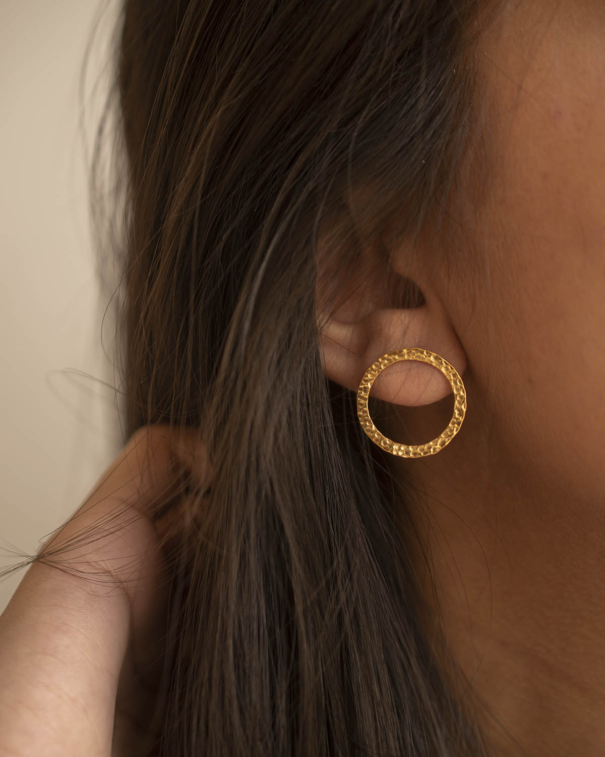 HAMMERED CIRCLE EARRINGS