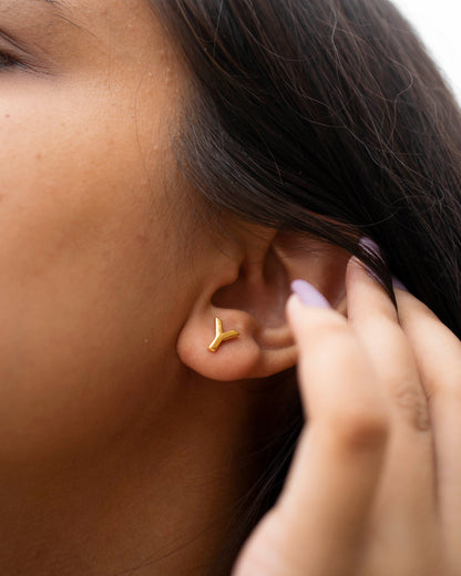 SIMPLE INITIAL EARRINGS