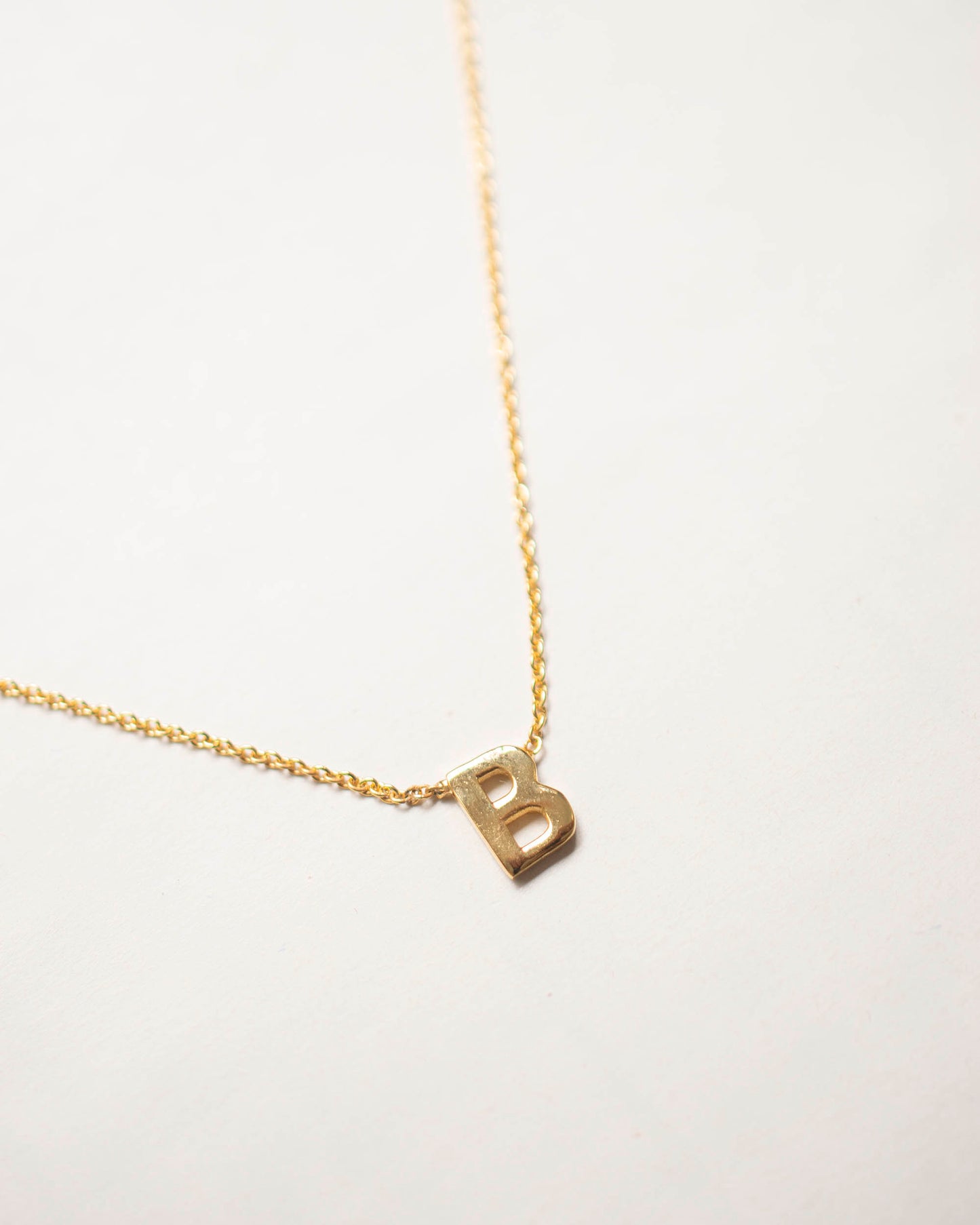 SIMPLE INITIAL NECKLACE