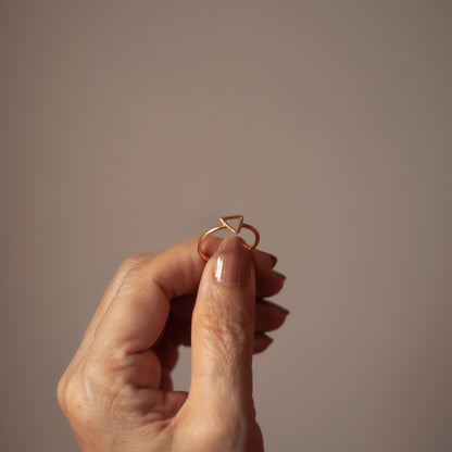 TRIANGLE WIRE 14K GOLD RING