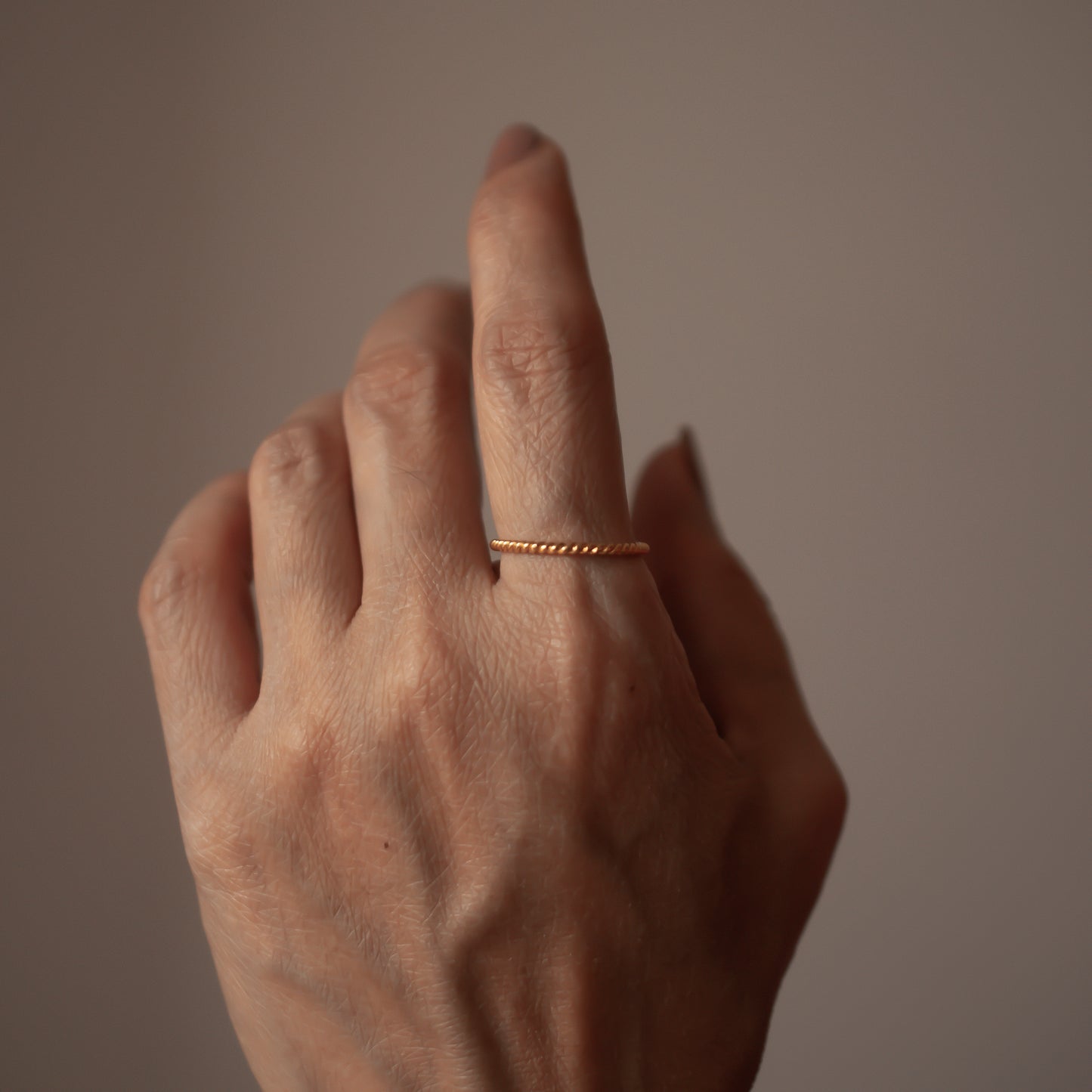 SLIM TWISTED 14K GOLD RING