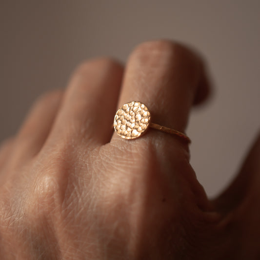 HAMMERED CIRCLE 14K GOLD RING