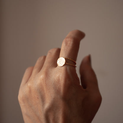 HAMMERED CIRCLE 14K GOLD RING