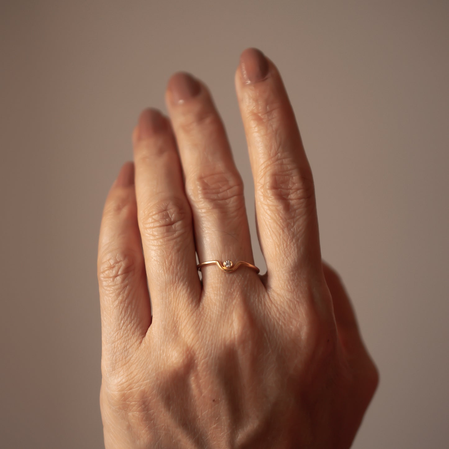 TINY CURVE DIAMOND 14K GOLD RING