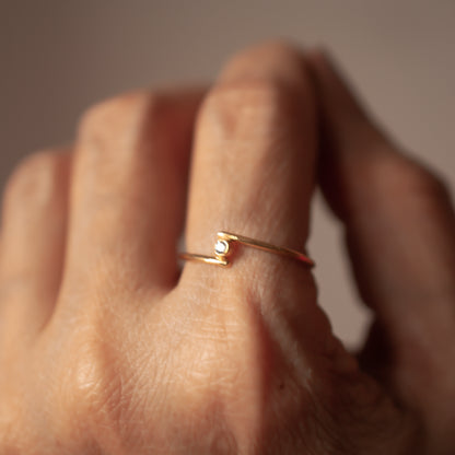 FLOATING DIAMOND 14K GOLD RING