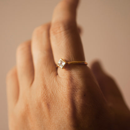 KITE PRINCESS BEZEL SOLITAIRE GOLD RING