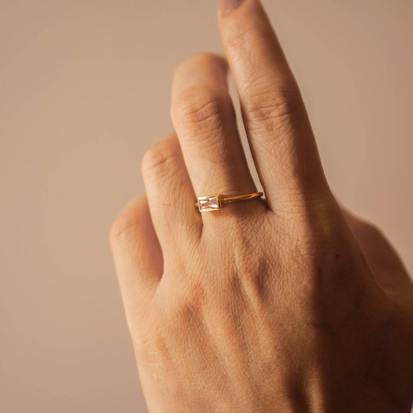 CLASSIC BAGUETTE SOLITAIRE GOLD RING