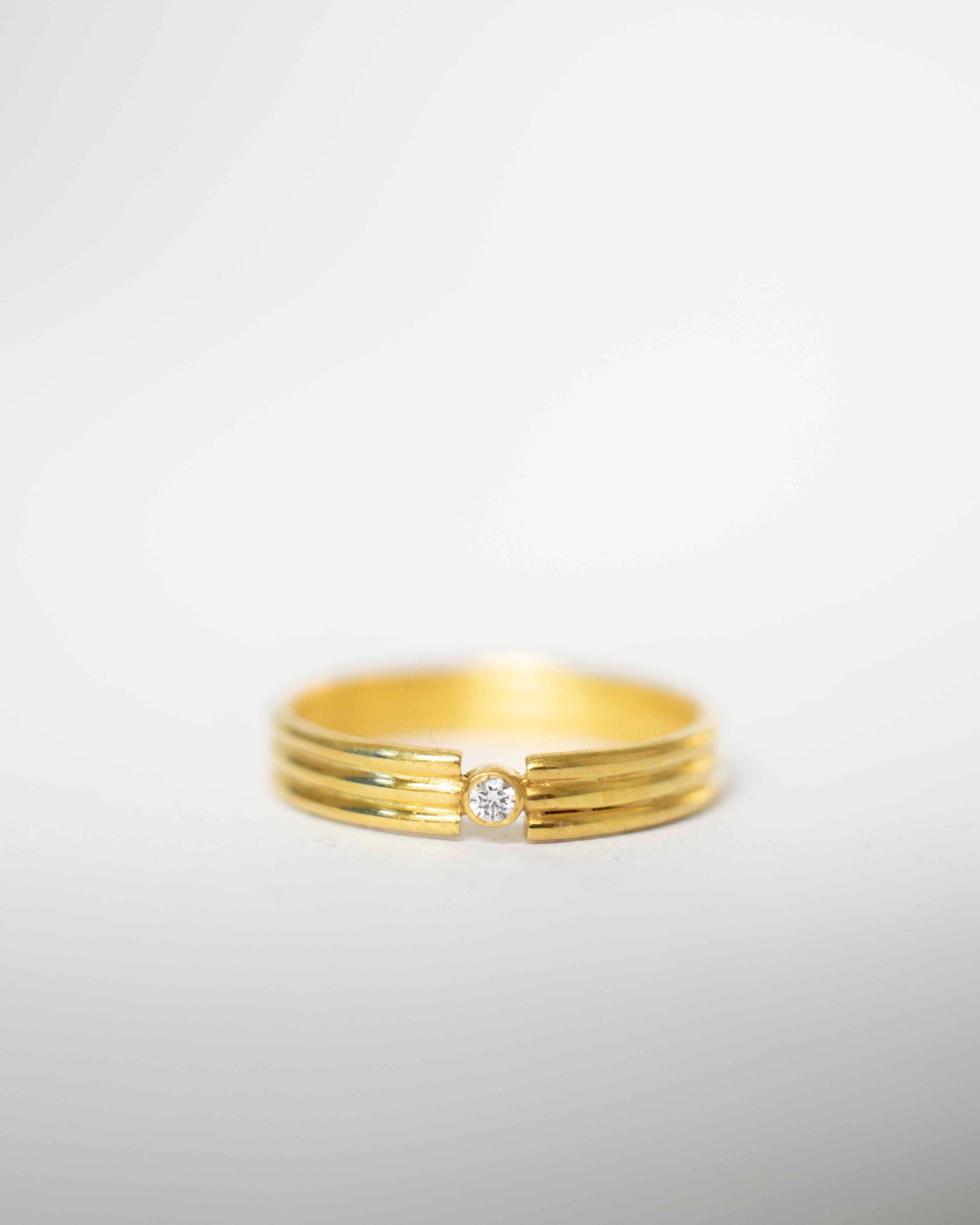 BOLD DIAMOND 14K GOLD RING