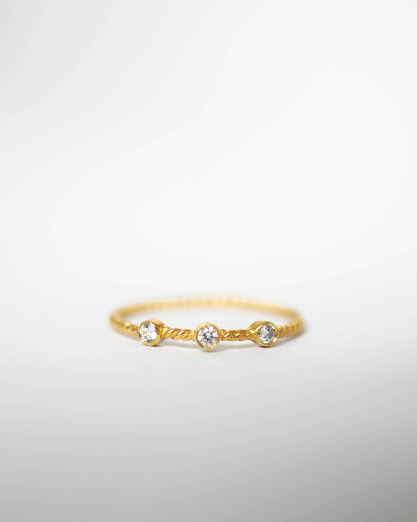 TWISTED SLIM DIAMOND 14K GOLD RING